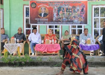 Wakil Bupati Pohuwato Hadiri Lebaran Ketupat di Desa Tunas Jaya dengan Kesenian Kuda Lumping