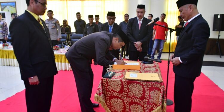 Serah Terima Jabatan Pimpinan Tinggi Pratama oleh Plt dalam Acara Pelantikan di Pemda Pohuwato