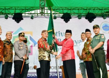 Bupati Pohuwato dan Istri Menyemarakkan Fesbujaton XVII di Kota Kotamobagu