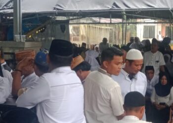 Ketua BK DPRD Meninggal Dunia,Sejumlah Tokoh Pohuwato Dan Ratusan Masyarakat Hadir Di Pemakaman.