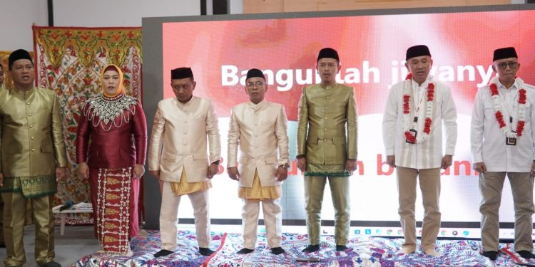 KPU Pohuwato Sambut Pendaftaran Bapaslon Dengan Prosesi Adat Gorontalo