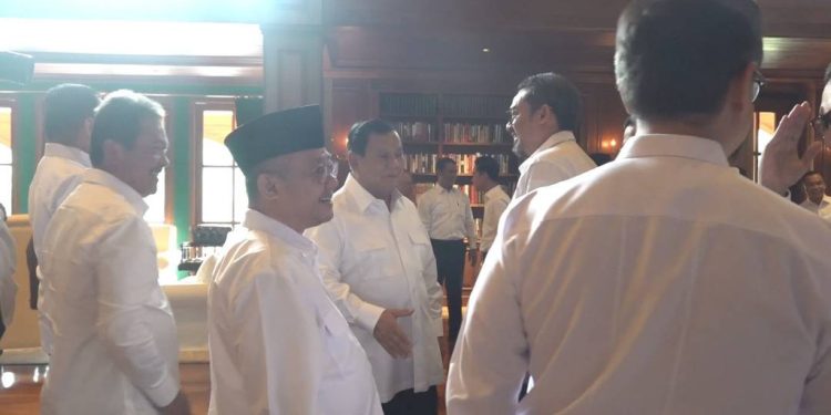 Prabowo dan Gibran Berikan Pengarahan kepada Calon Menteri di Hambalang: Fokus Geopolitik, AI, dan Antikorupsi