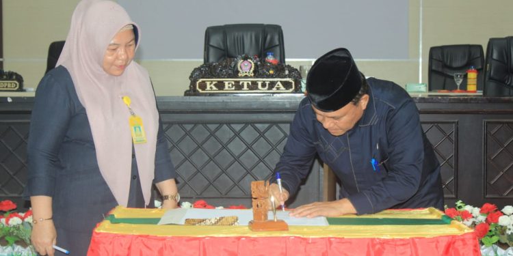 Rampungkan Empat Ranperda, DPRD Pohuwato Bentuk Dua Pansus Lewat Paripurna