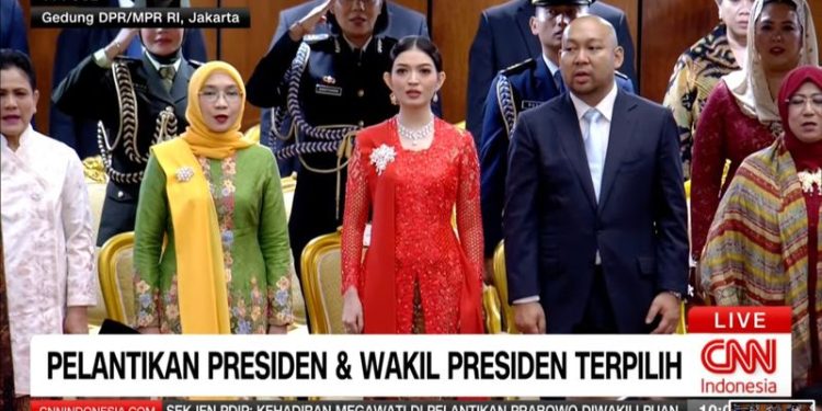 Pesona Kebaya Merah Selvi Ananda di Pelantikan Prabowo-Gibran