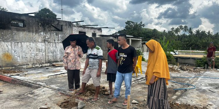 Keluarga Penambang Bantu Korban Kebakaran Di Buntulia, Aya Oka : Beliau Memiliki Hati Besar