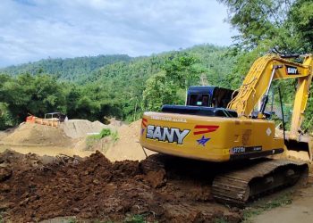 Ekscavator Di Tambang Ilegal Popayato Diduga Dalang Rusaknya Fasilitas Umum