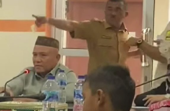 Beni Nento Sesalkan Sikap Kadis DLH Sumitro Monoarfa Yang Marah – Marah Dan Mengeluarkan Kata Makian Saat Rapat