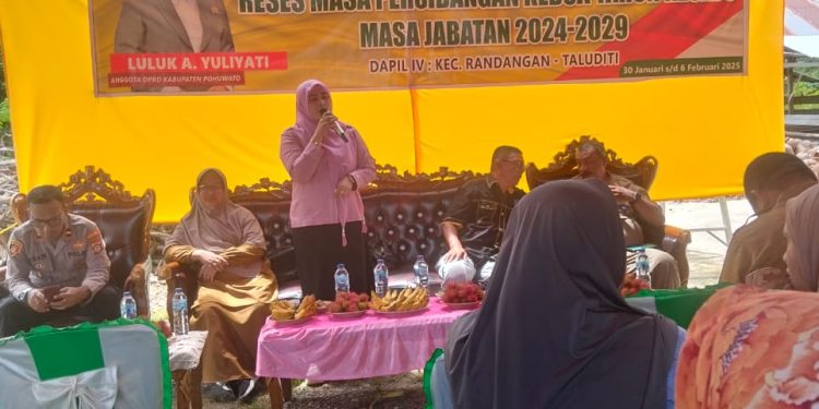 Direses Luluk A. Yulianti,Warga Suarakan Rendahnya Kwalitas Bantuan Bibit Jagung Dari Pemerintah