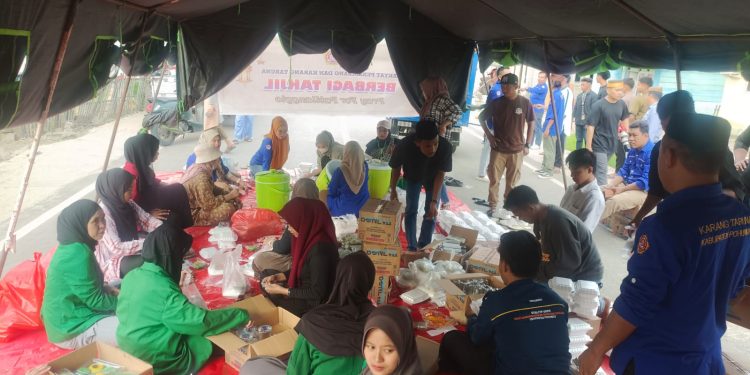 Berbagi Berkah Kepada Masyarakat Terdampak Banjir, Ucen : Wujud Kepedulian Para Penambang Rakyat