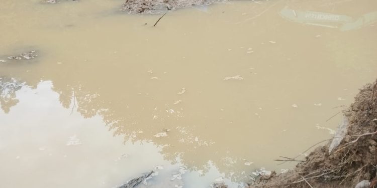 Aktivitas Alat Berat Ekscavator Di KM 16 Popayato : Air Keruh Dan Pipa PDAM Terancam Putus