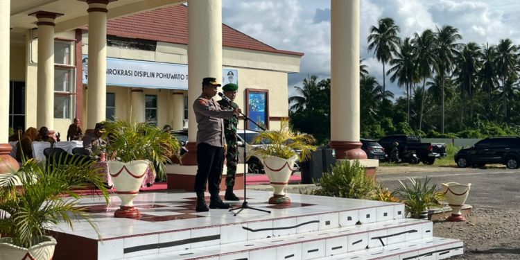 Apel Gelar Pasukan Penertiban,AKBP Busroni : Laksanakan Dengan Humanis,Ini Warga Kita