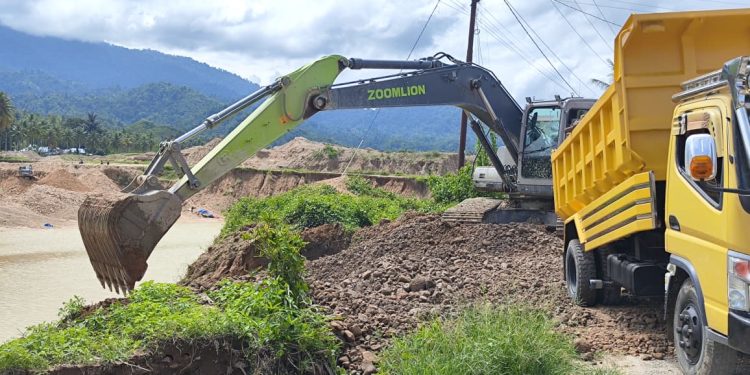 Rawan Longsor,Galian Pasca Tambang Di Dengilo Mulai Di Timbun