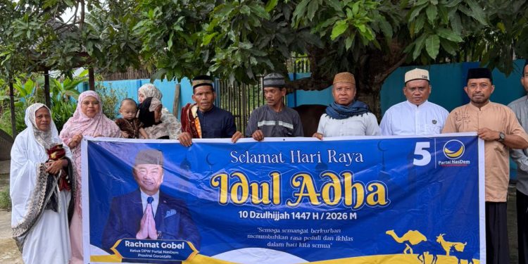 Momen Idul Adha,Delpan Serahkan Satu Ekor Sapi Di Mootilango