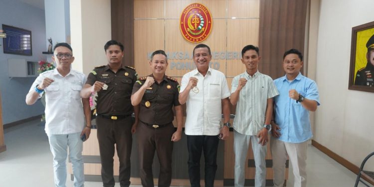 Tindaklanjut Aspirasi PGRI, Syarif Mbuinga Kunjungi Kejaksaan Marisa Bahas Program “Jaksa Jaga Guru”